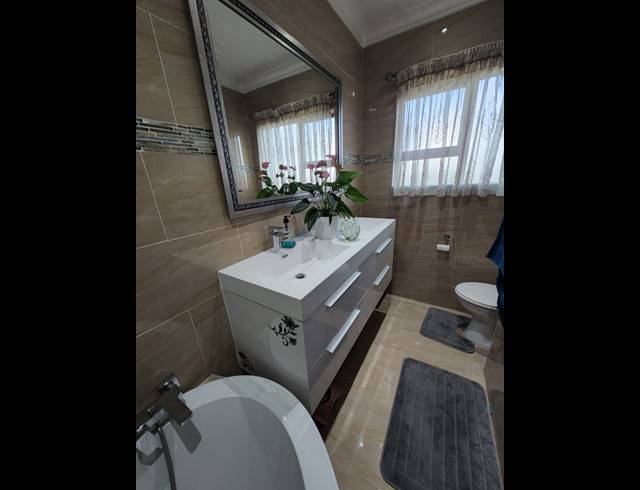 3 BEDROOM TOWNHOUSE FOR SALE IN VANDERBIJLPARK SE 8